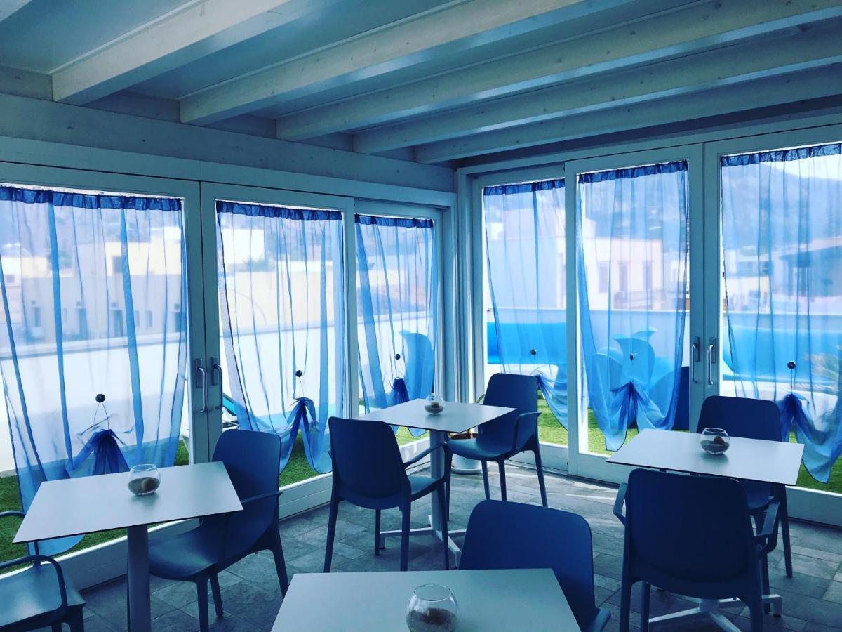 B&B Acqua Azzurra 산비토로카포 외부 사진
