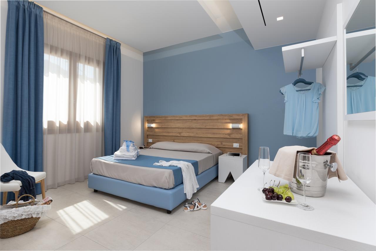 B&B Acqua Azzurra 산비토로카포 외부 사진